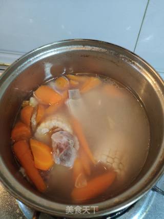 玉米胡萝卜排骨汤的做法步骤：4