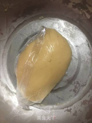 豆沙月饼的做法步骤：2