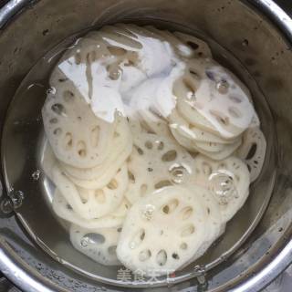 炝拌藕片的做法步骤：2