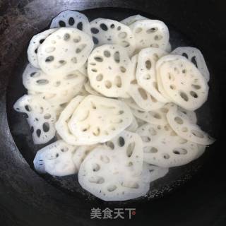炝拌藕片的做法步骤：4