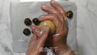 五仁馅月饼的做法步骤：7