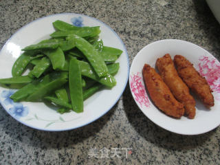 北极翅炒荷兰豆的做法步骤：1