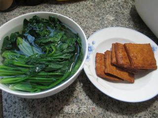 香干碧菠的做法步骤：1