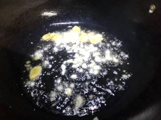 【兔子爱厨房】油焖大虾的做法步骤：3