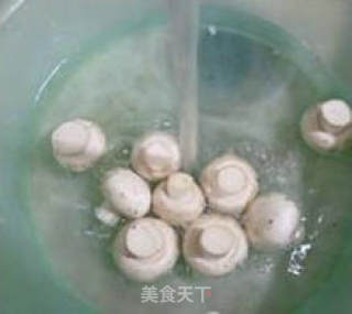 剁椒鲜蘑菇的做法步骤：3