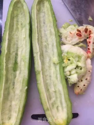 鼓汁凉瓜焖牛肉的做法步骤：1