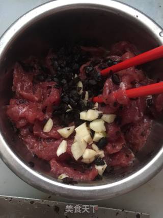 鼓汁凉瓜焖牛肉的做法步骤：5