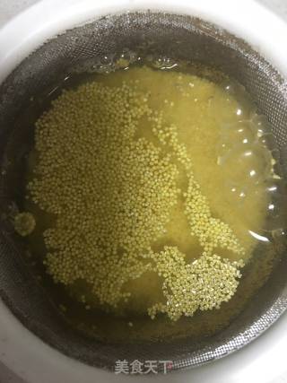 小米红枣粥的做法步骤：1