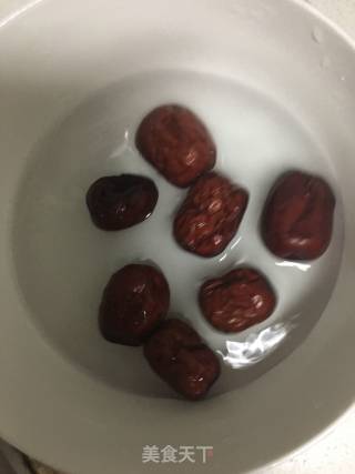 小米红枣粥的做法步骤：2