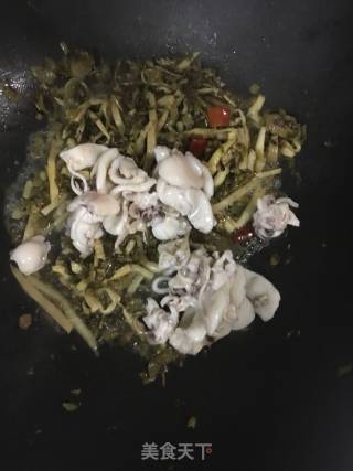 雪菜笋丝炒墨鱼仔的做法步骤：6