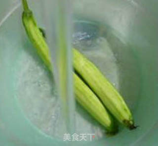 双菇丝瓜的做法步骤：3