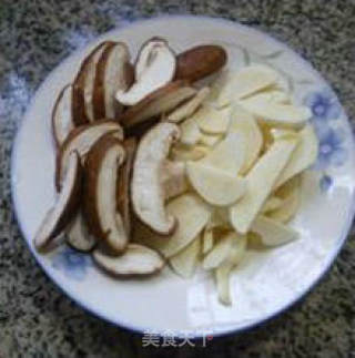 香菇茭白炒面筋的做法步骤：2