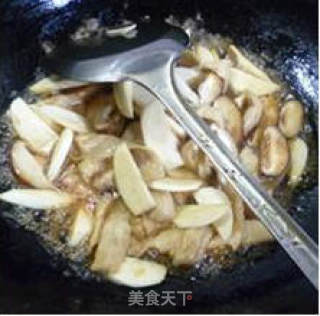 香菇茭白炒面筋的做法步骤：5