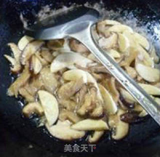 香菇茭白炒面筋的做法步骤：7