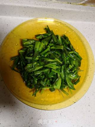 清炒波叶海菜花（又名水性杨花）的做法步骤：5