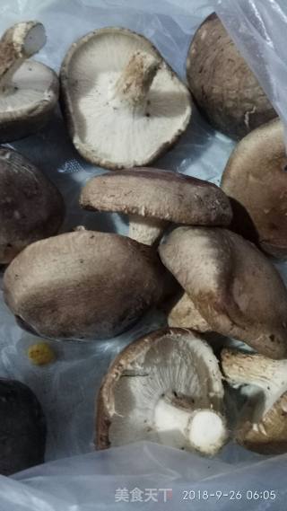 油炸香菇的做法步骤：1