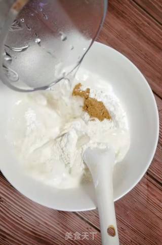 香炸小鲫鱼的做法步骤：2