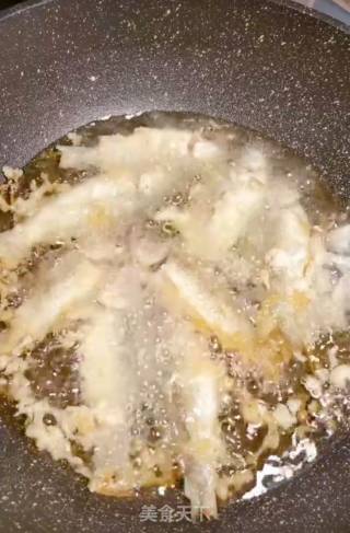 香炸小鲫鱼的做法步骤：5