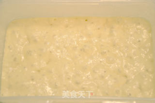 抹茶奶酪软欧包的做法步骤：2