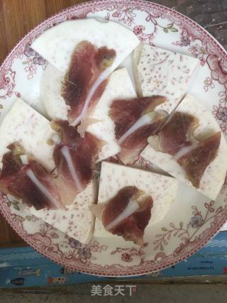 咸肉蒸芋头的做法步骤：4