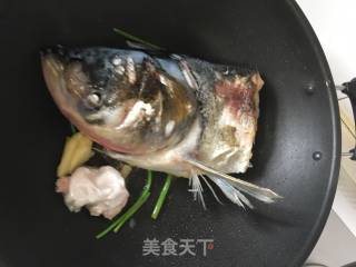 红烧鱼头的做法步骤：4