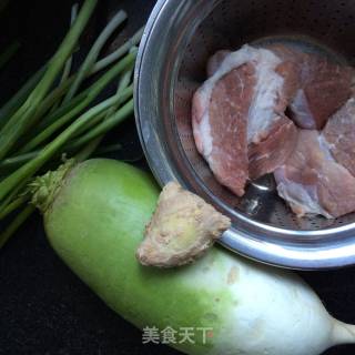 萝卜猪肉饺子的做法步骤：2