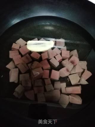 鹅血丝瓜鱼丸汤的做法步骤：3