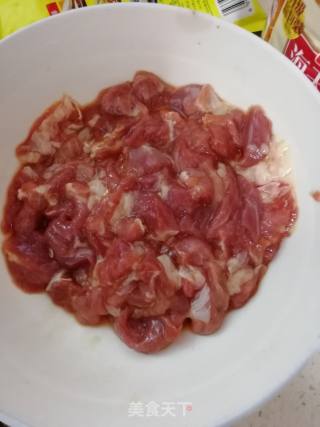 青豆炒肉的做法步骤：1