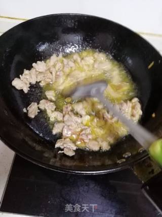 青豆炒肉的做法步骤：3