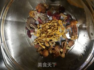 姬松茸、虫草花、红菇炖猪肉丸的做法步骤：1