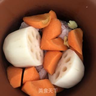 莲藕绿豆骨头汤，棒棒哒????的做法步骤：2