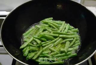 干煸四季豆的做法步骤：2