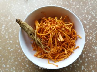 白参虫草花炖土鸡的做法步骤：4