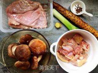 清炖土鸡猪肚汤的做法步骤：1