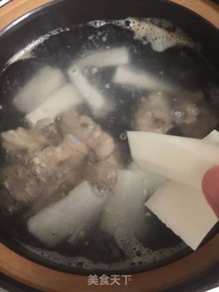 白萝卜煲排骨干贝的做法步骤：5