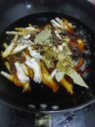 干锅排骨鸡爪的做法步骤：1