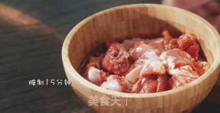 过完中秋也要吃顿好的，家庭版鸡公煲的做法步骤：1