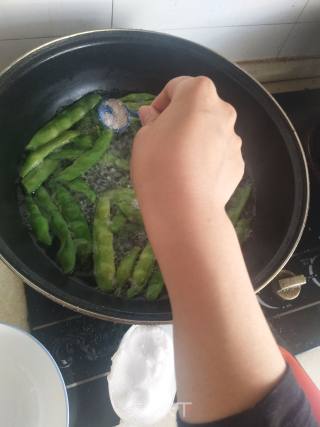 南瓜炖豆角的做法步骤：3