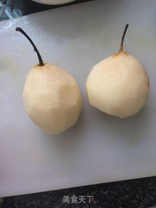 银耳煲梨水的做法步骤：1