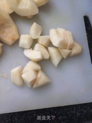 银耳煲梨水的做法步骤：2