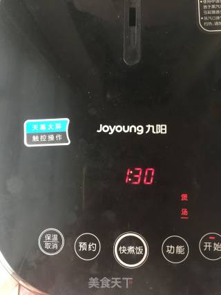 银耳煲梨水的做法步骤：6