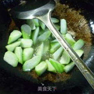 豆瓣酱丝瓜炒腐竹的做法步骤：7