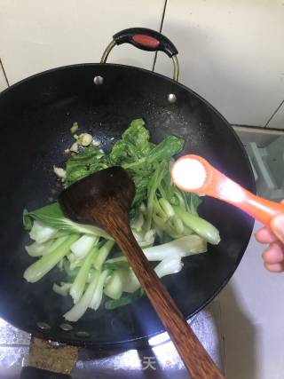 油菜蟹味菇的做法步骤：6