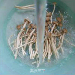 茶树菇虾米干炒带豆的做法步骤：5