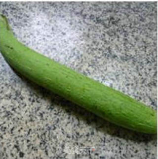 丝瓜炒绿豆芽的做法步骤：1