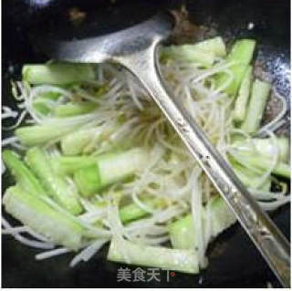 丝瓜炒绿豆芽的做法步骤：8