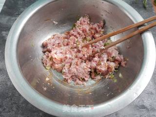 萝卜丝煎饺的做法步骤：1