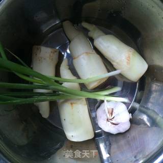 糖醋茭白的做法步骤：1