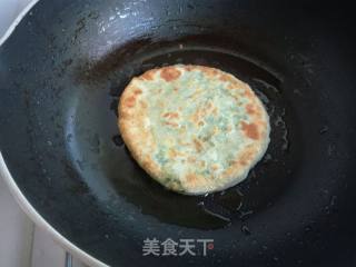 韭菜鸡蛋馅饼的做法步骤：22