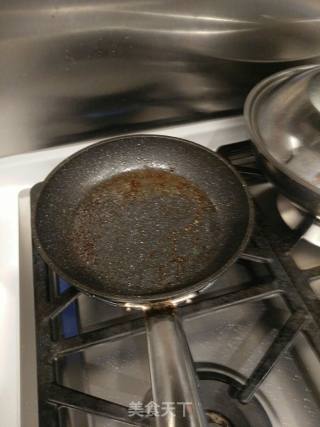 黄油炒.洋葱辣椒鸡蛋的做法步骤：6